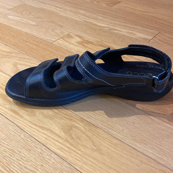 Ecco black, women’s Velcro sandals, barely worn. Size 38 See photos - Picture 2 of 6